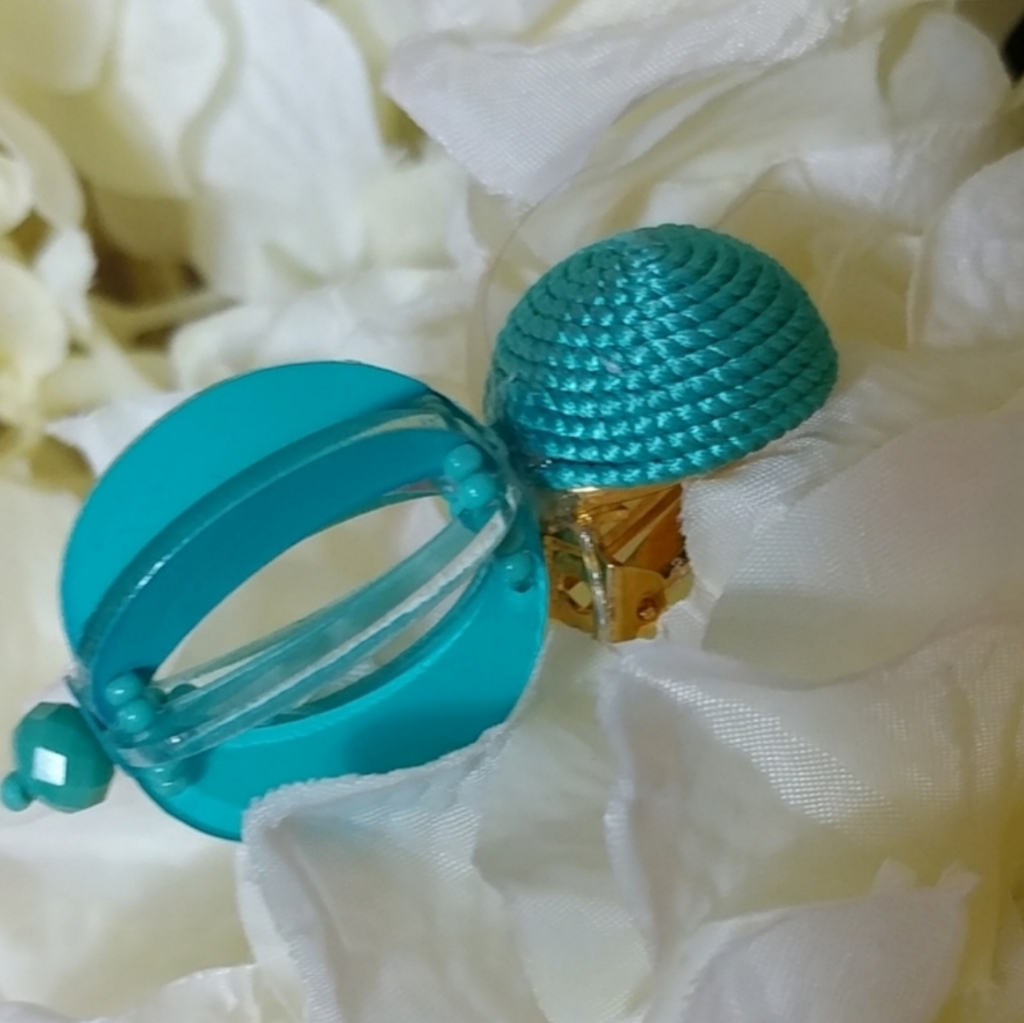Oscar De La Renta Clip On Earrings